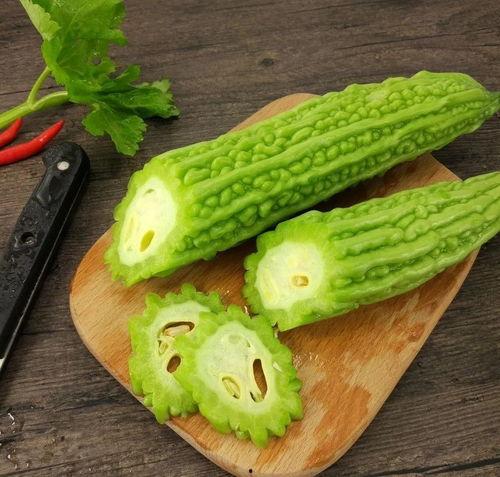 红绿青蛙头套吃瓜,一场视觉与味蕾的双重盛宴